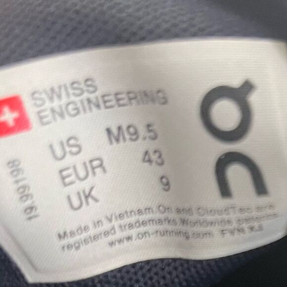 On Cloud Light Weight Athletic Shoes - Picture 10 of 10